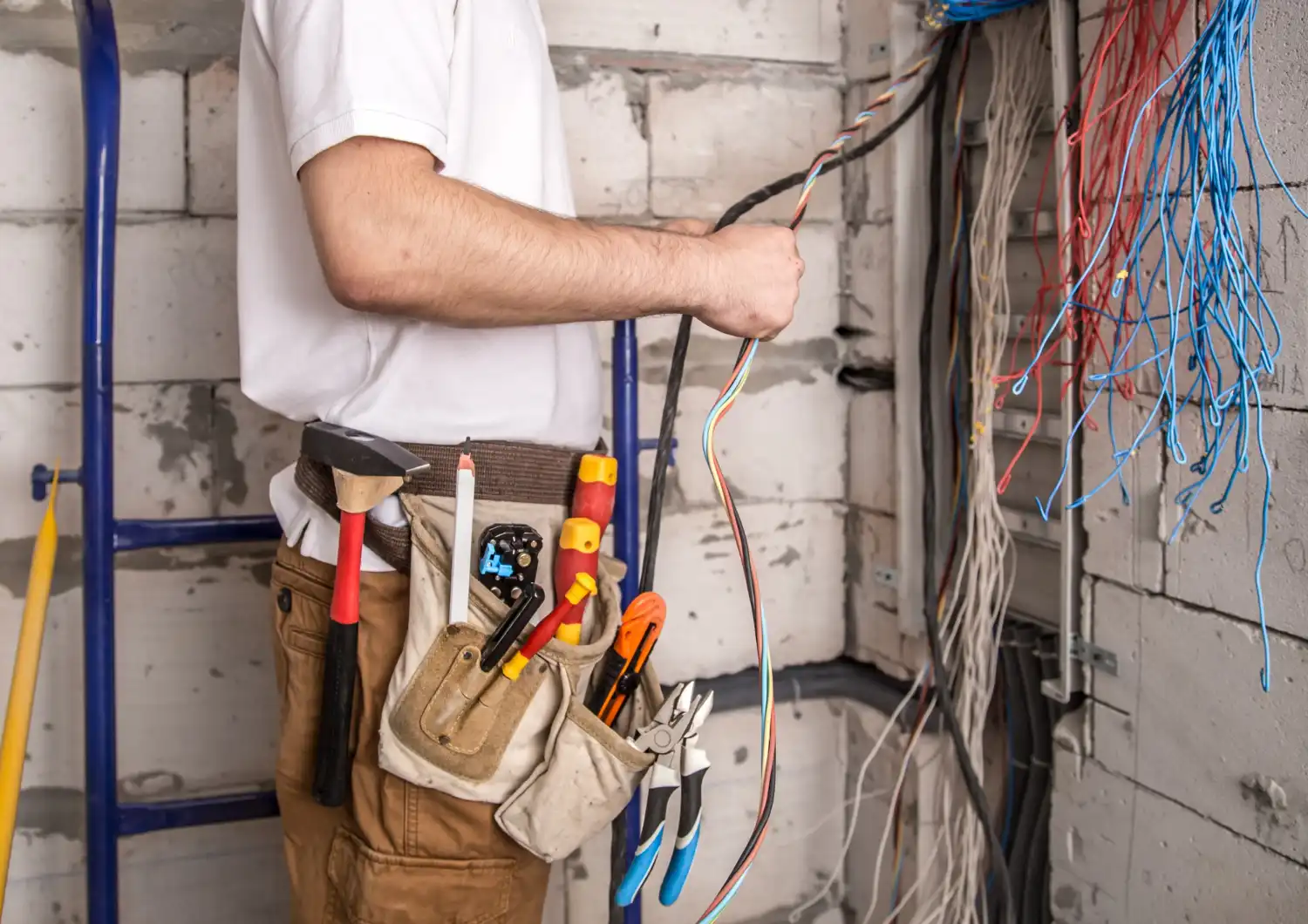 Profesional eléctrico de confianza